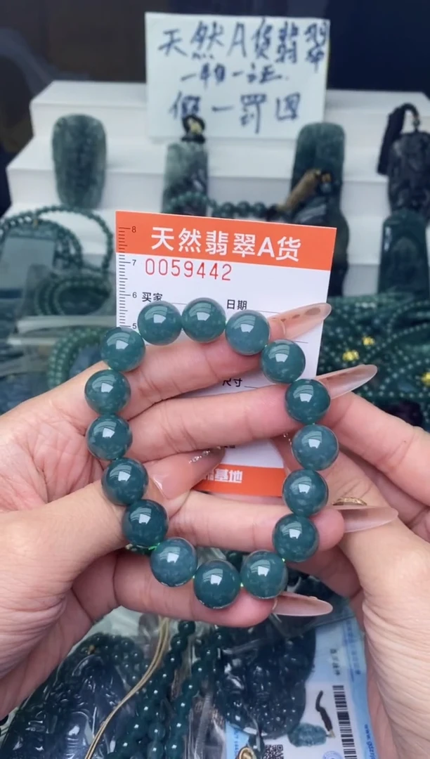 翡翠未镶嵌颈饰