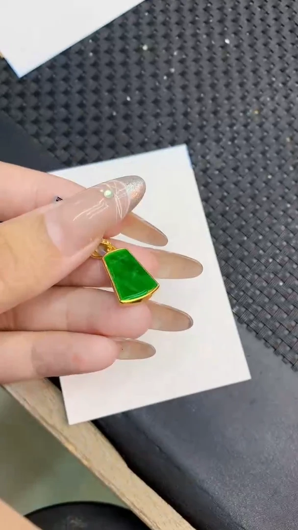 颈饰未镶嵌翡翠1