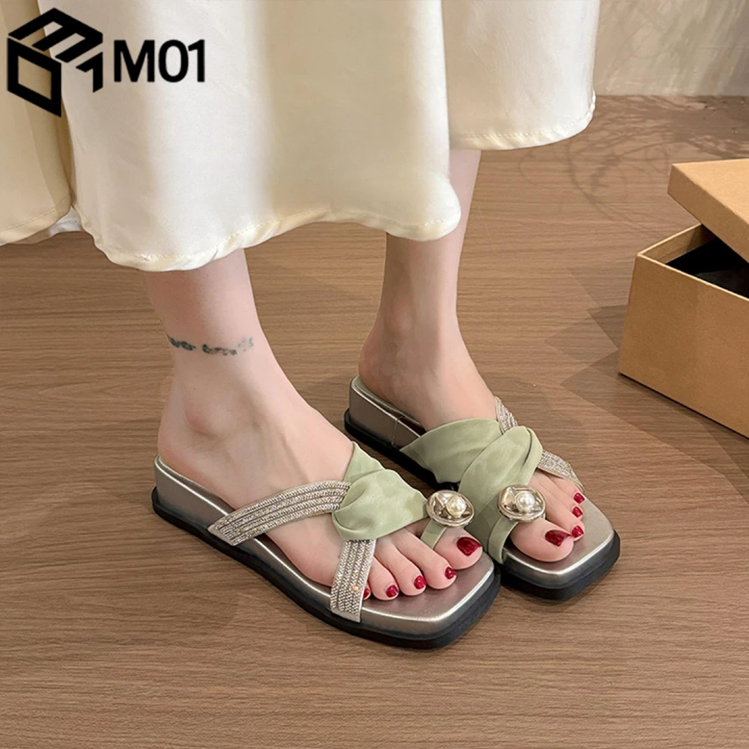 M01巨好看厚底坡跟低跟套趾凉拖鞋女夏2025新款配裙子沙滩一字拖