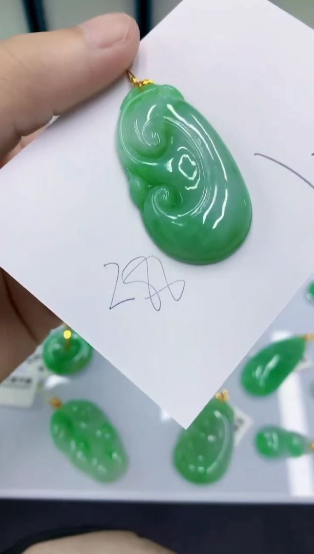 颈饰18K金镶嵌翡翠翡翠
