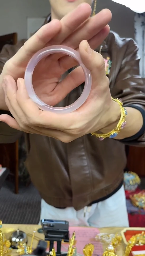 非金属无58圈口手镯一个