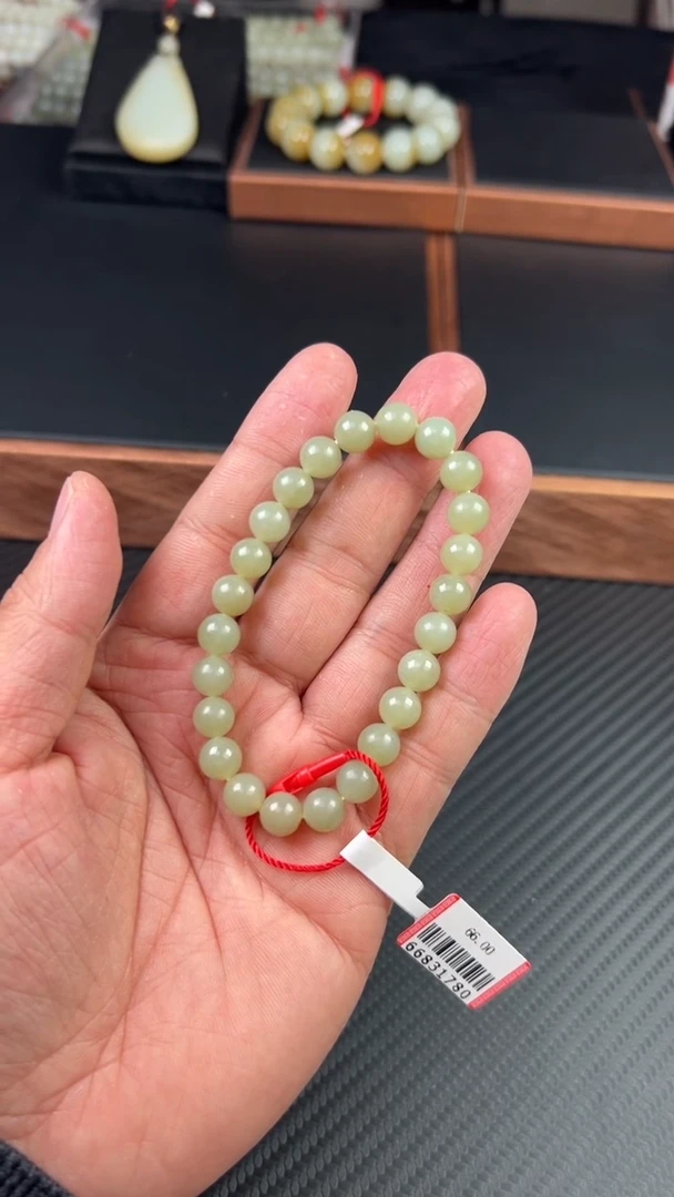 【闪购商品】和田玉手串未镶嵌且末微色差卡8