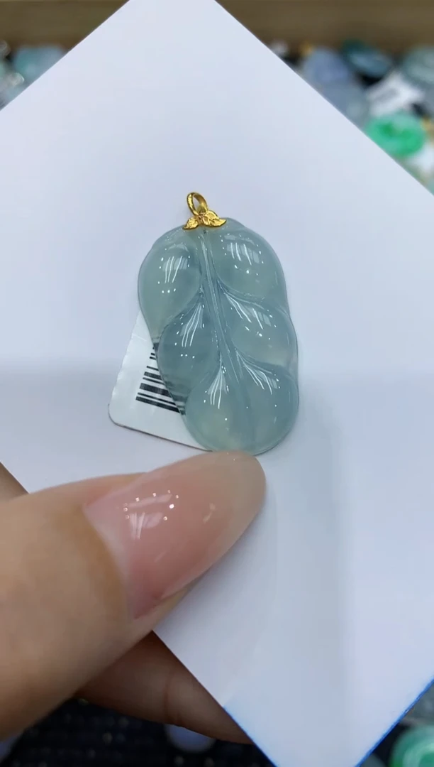 翡翠18K金镶嵌颈饰111111111111