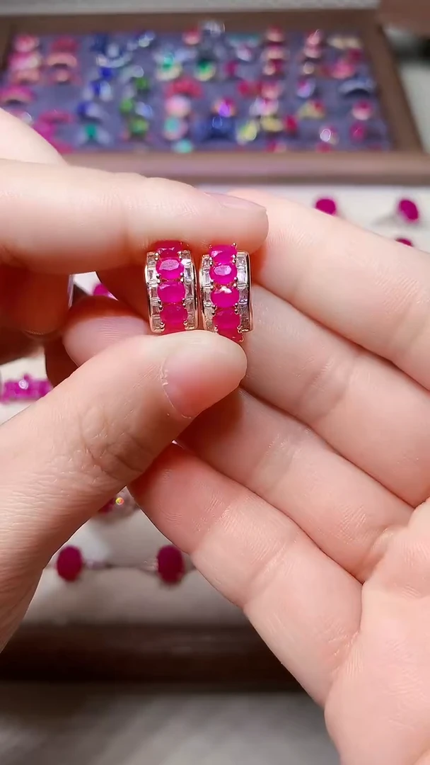 【闪购商品】红宝石耳饰银S925镶嵌...