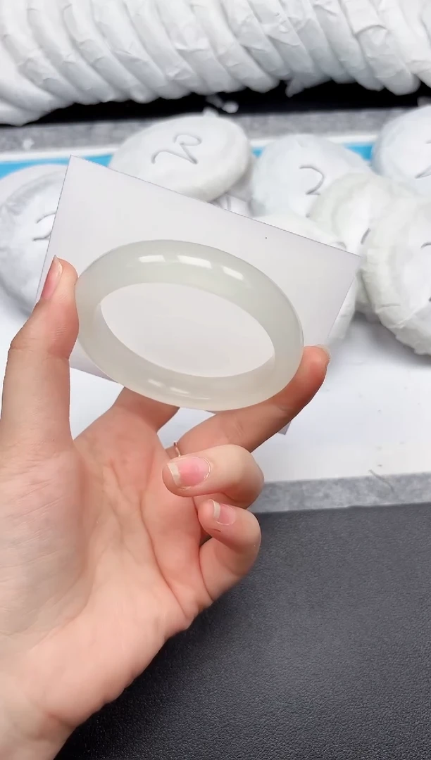 未镶嵌手镯石英质玉215-55.3