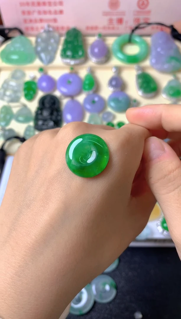 未镶嵌定制翡翠W****贵裸玉（客户意向镶嵌）