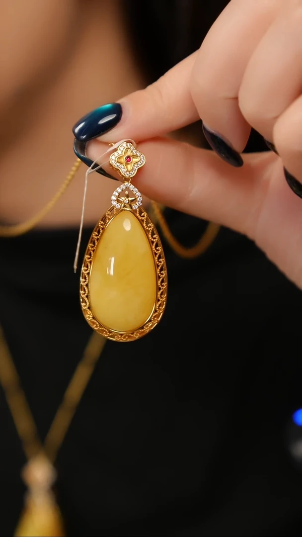 蜜蜡吊坠(赠链)银S925镶嵌水滴吊坠