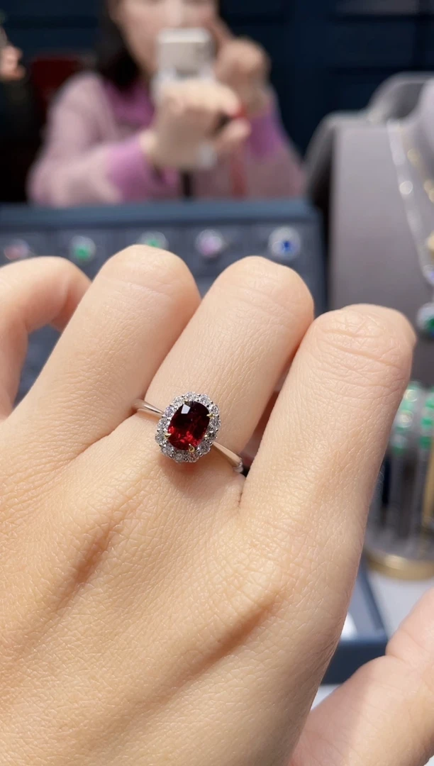 【闪购商品】红宝石戒指18K金镶嵌1.10克拉/无烧