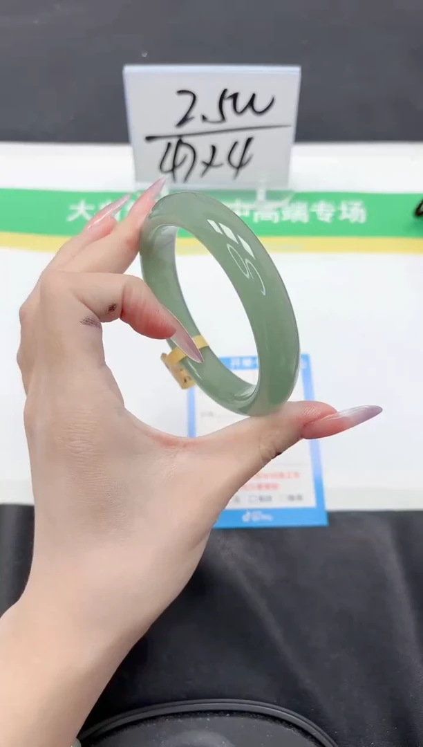 石英质玉手镯未镶嵌225-59.2