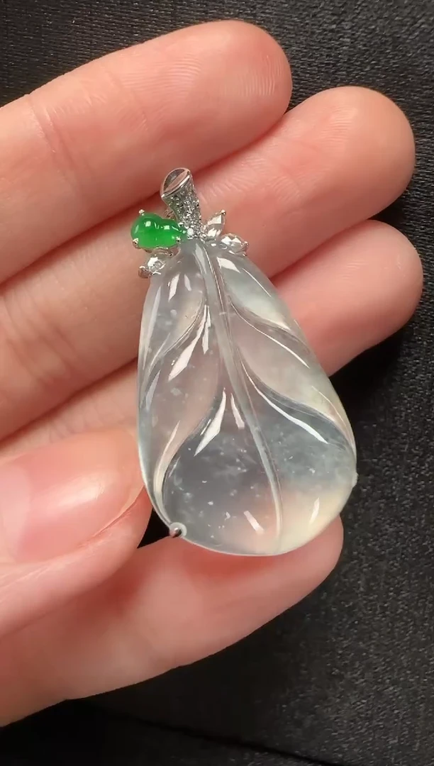颈饰18K金镶嵌翡翠044叶子一个