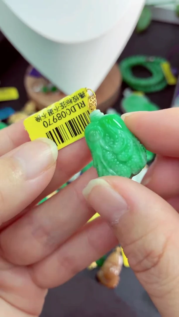 吊坠(不含链)18K金镶嵌翡翠挂件