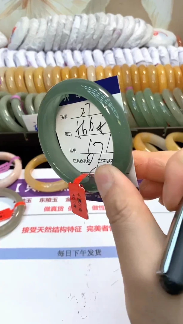 未镶嵌手镯石英质玉27