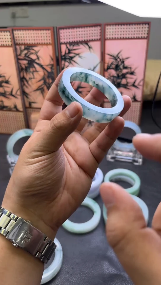 未镶嵌手镯定制翡翠苏*?手镯