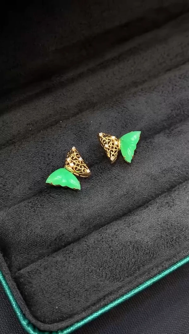 18K金镶嵌挂件翡翠耳钉