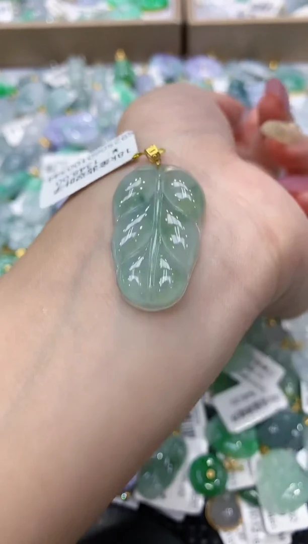 翡翠18K金镶嵌颈饰111111111