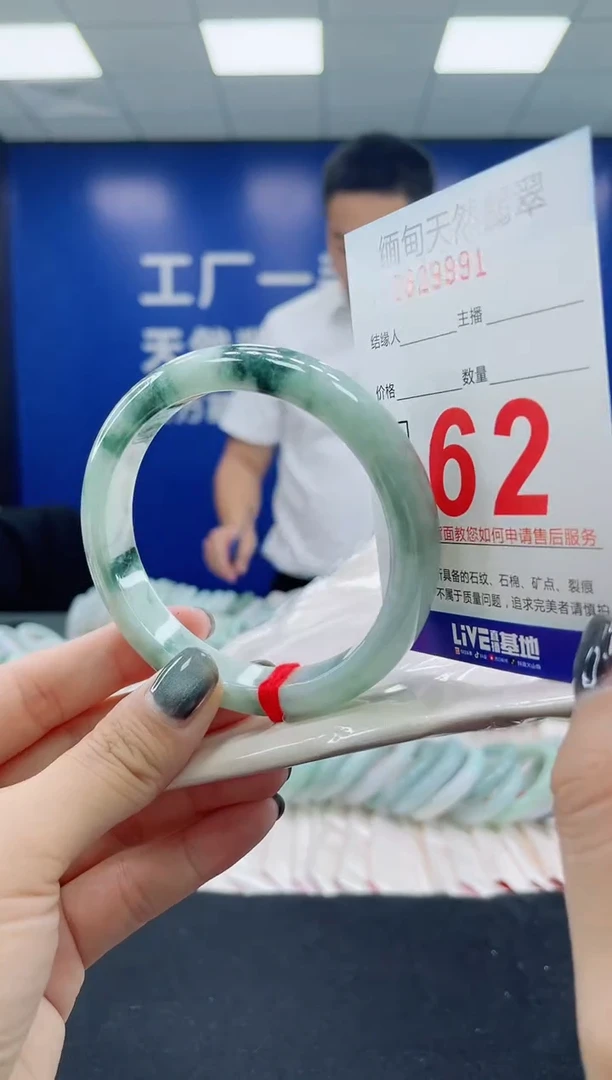 未镶嵌手镯翡翠天然翡翠手镯