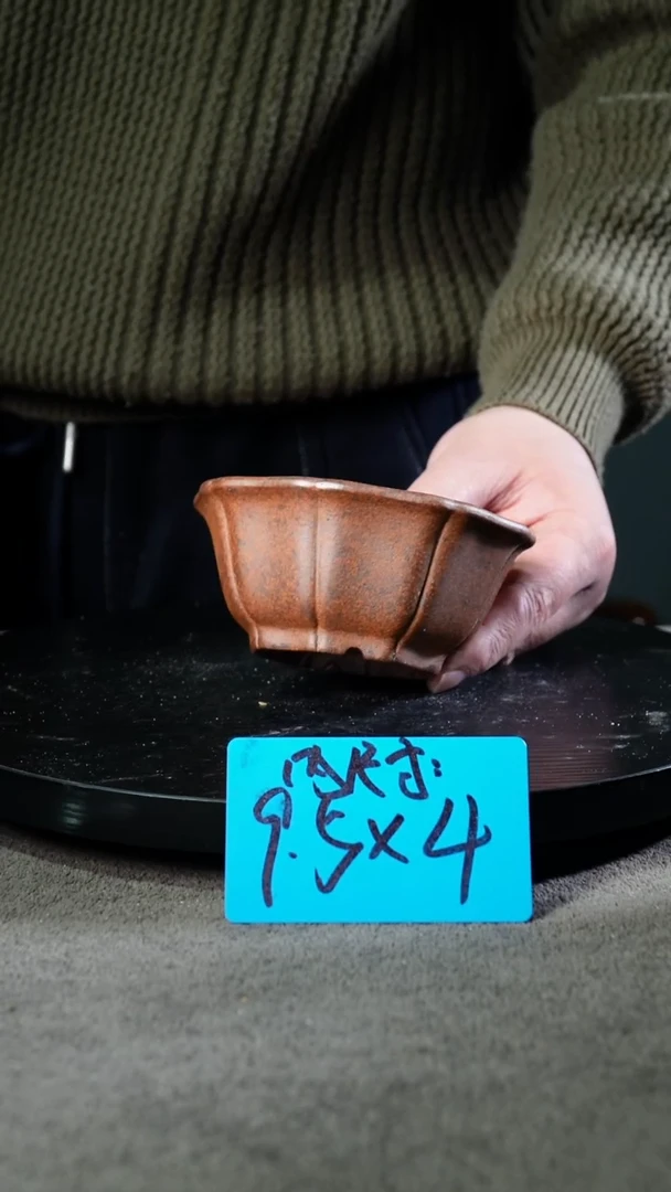 A宜兴紫砂小花盆