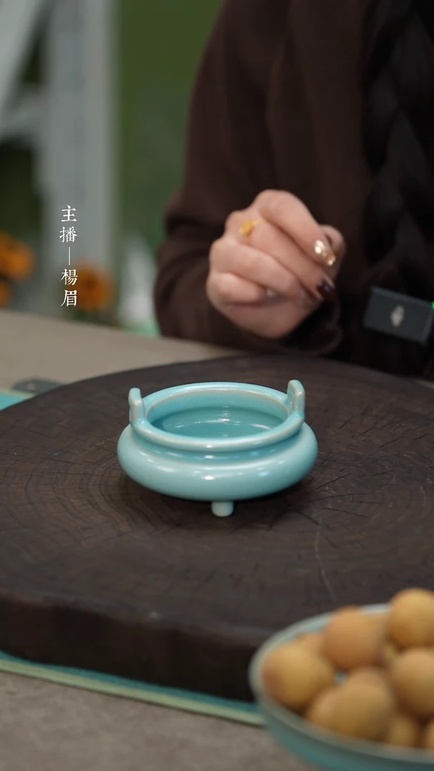 【闪购商品】三足巧耳炉（古月）——龙眉