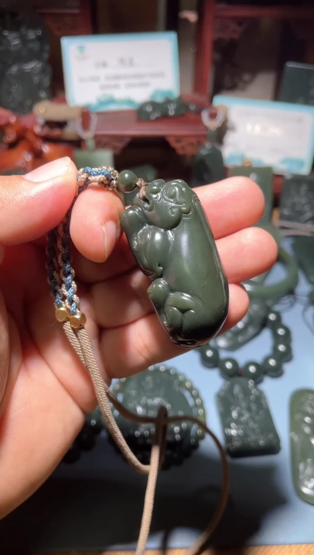 颈饰未镶嵌和田玉（青玉）11