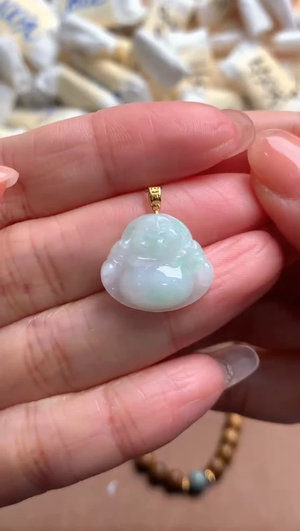 18K金镶嵌挂件翡翠一