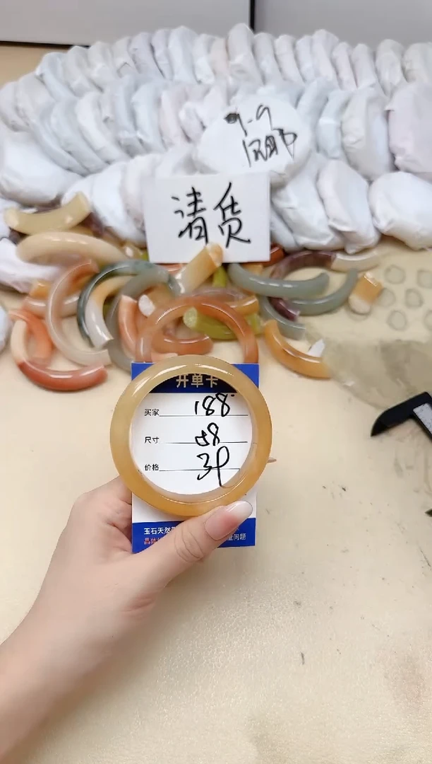 未镶嵌手镯石英质玉188/58