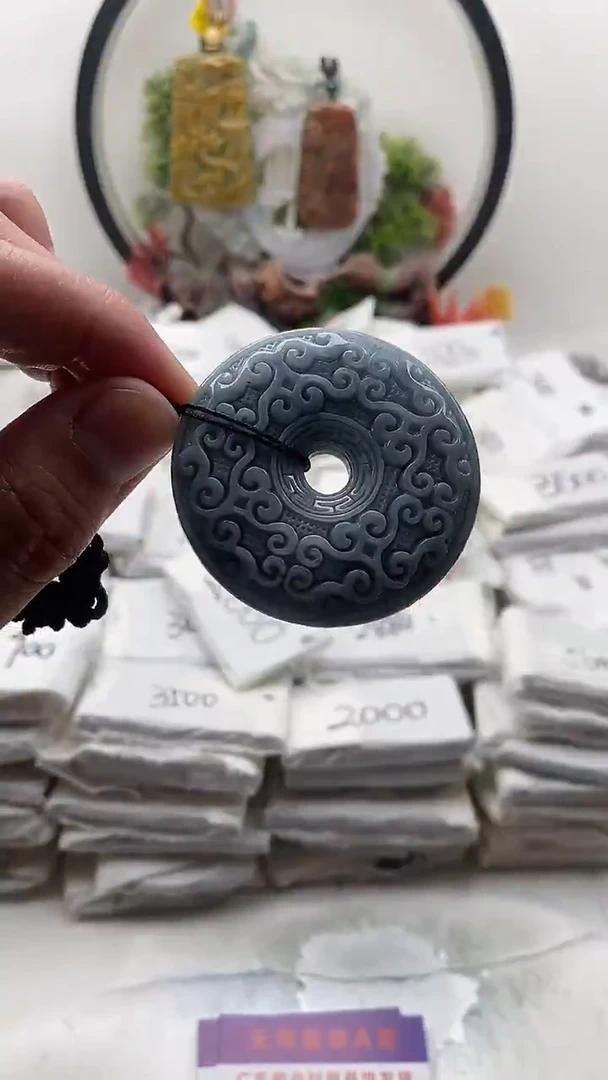 颈饰未镶嵌翡翠扣子1