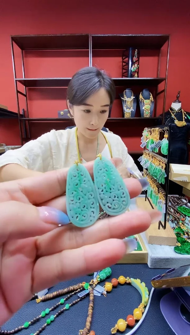 颈饰未镶嵌翡翠翡翠耳饰