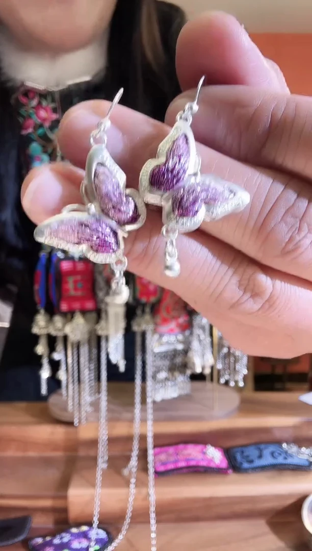 织绣手工老绣苗绣刺绣首饰69