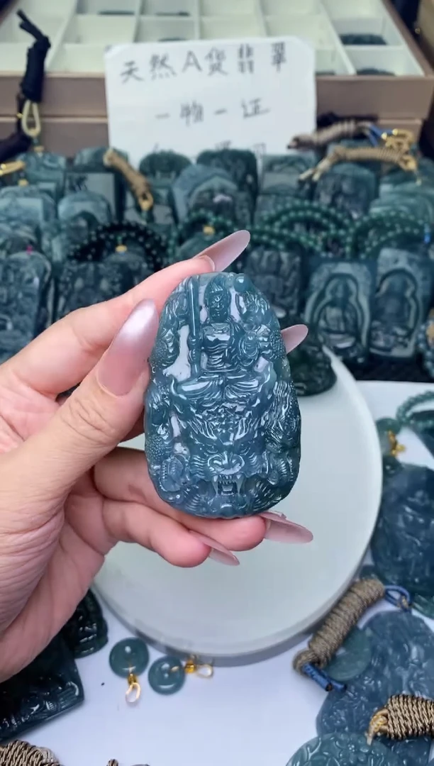 颈饰未镶嵌翡翠