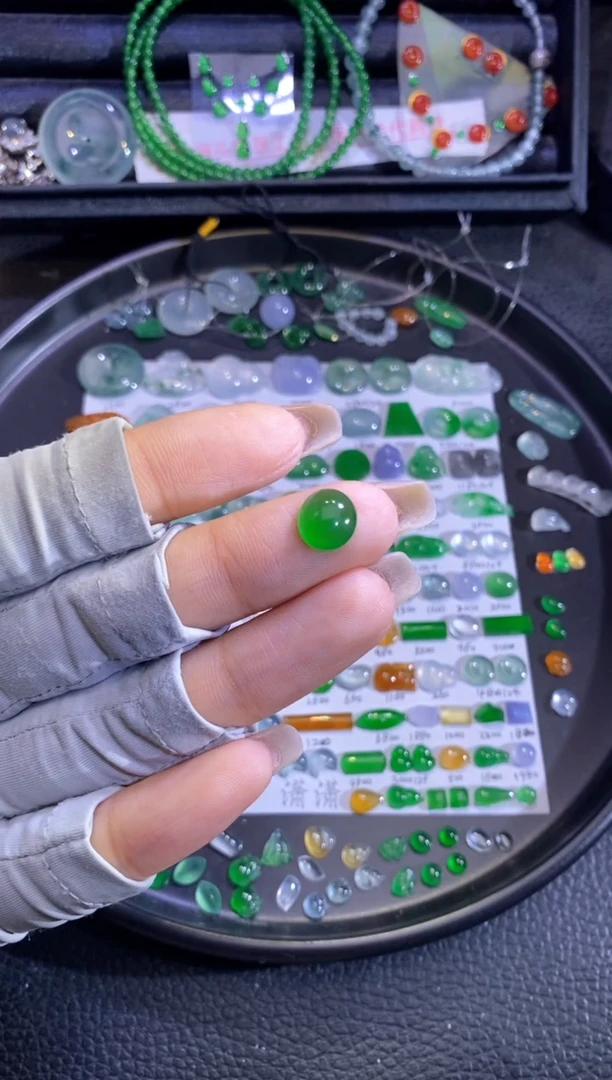 未镶嵌挂件翡翠蛋面