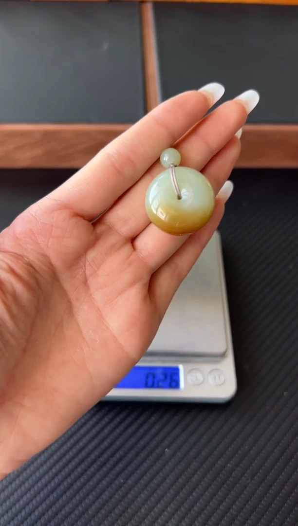 吊坠(赠链)未镶嵌和田玉若羌微色差平安扣K