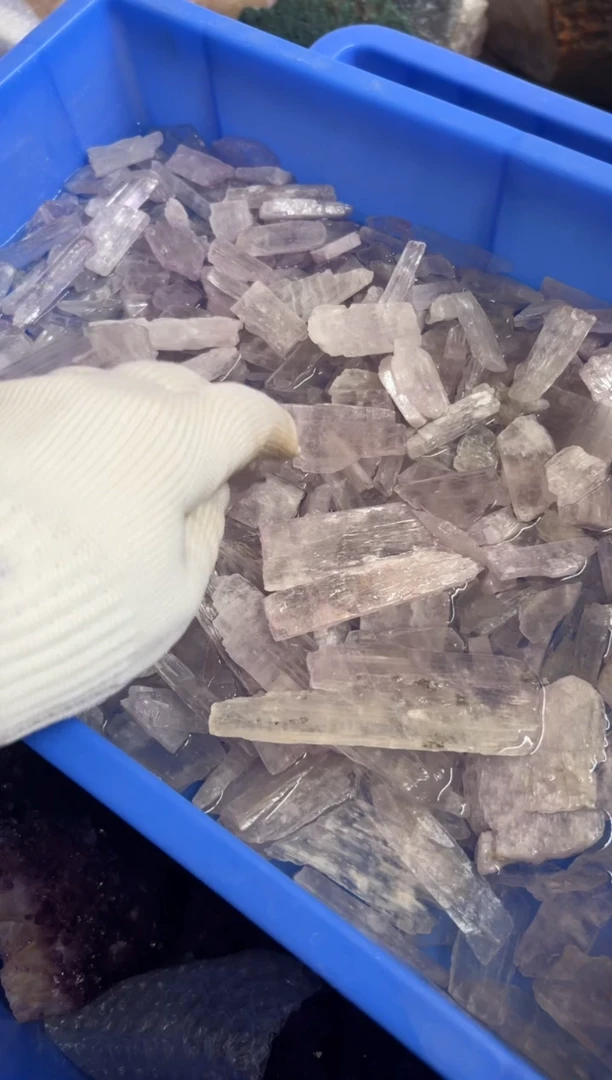 未镶嵌锂辉石原石天然紫锂辉原石多样性发100g