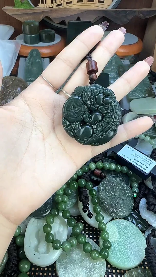 颈饰未镶嵌和田玉1