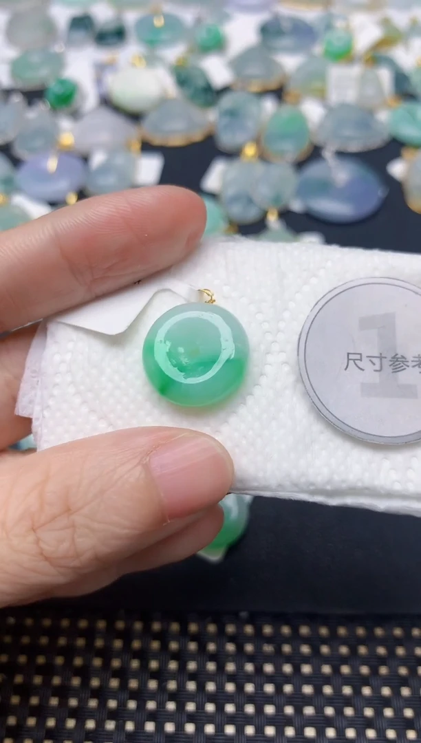 颈饰18K金镶嵌翡翠天然缅甸A货翡翠