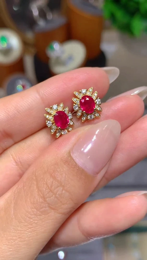 耳钉18K金镶嵌红宝石1.0CT