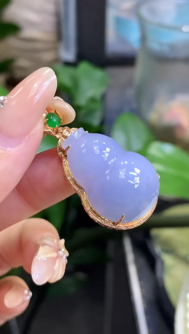 18K金镶嵌挂件翡翠葫芦