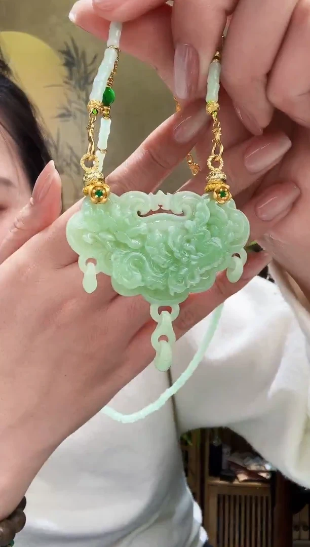 颈饰未镶嵌翡翠吊坠
