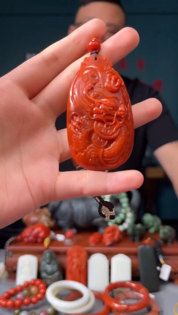 南红玛瑙未镶嵌颈饰吊坠