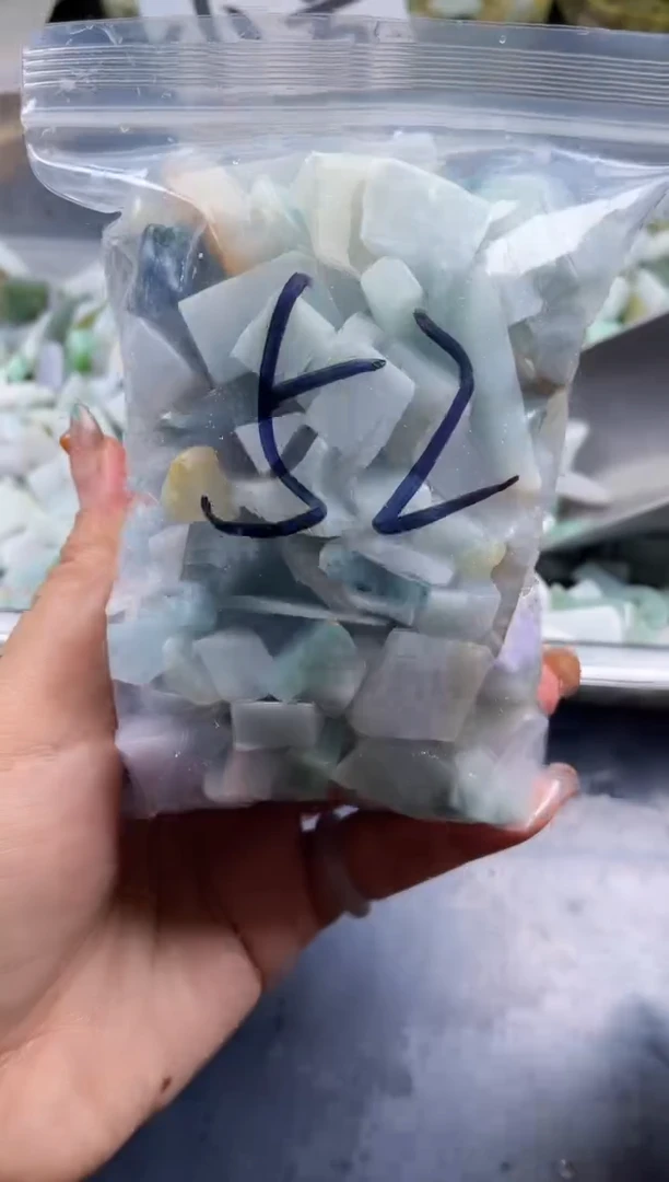 配石翡翠天然翡翠小号500克52