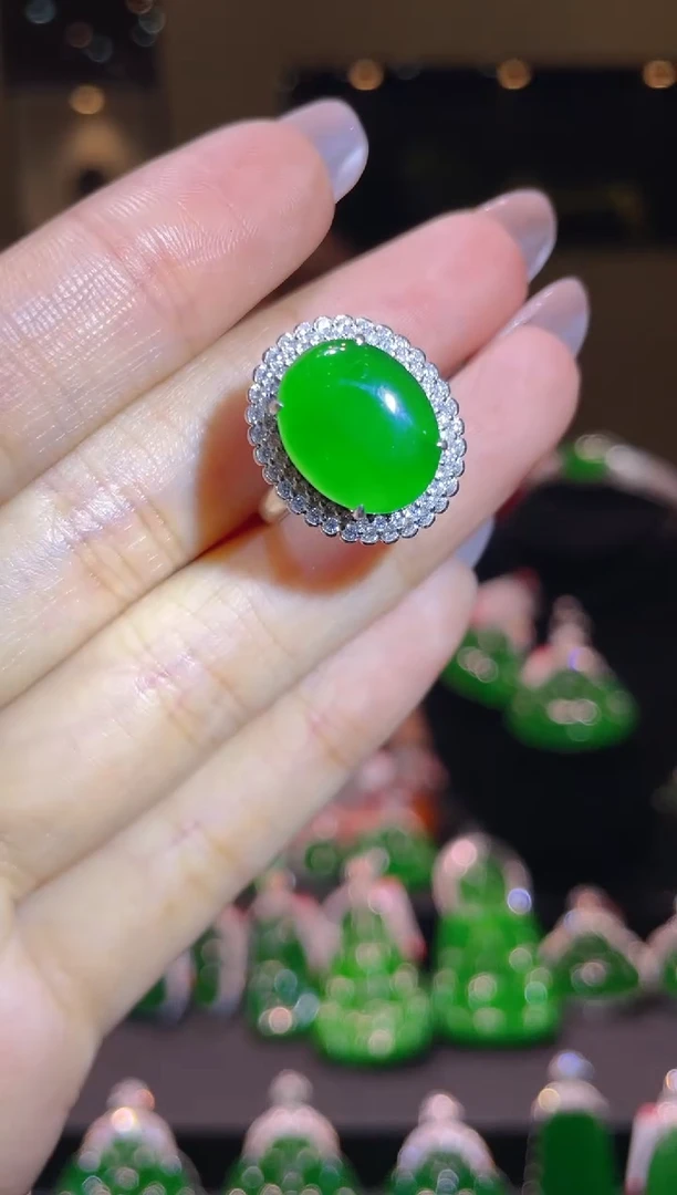 【闪购商品】翡翠吊坠(不含链)18K金镶嵌A63