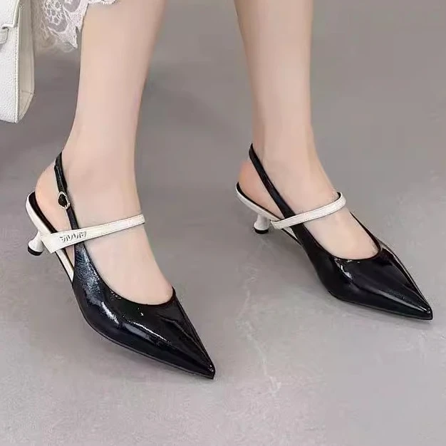 新款牛皮后空凉鞋772576黑色