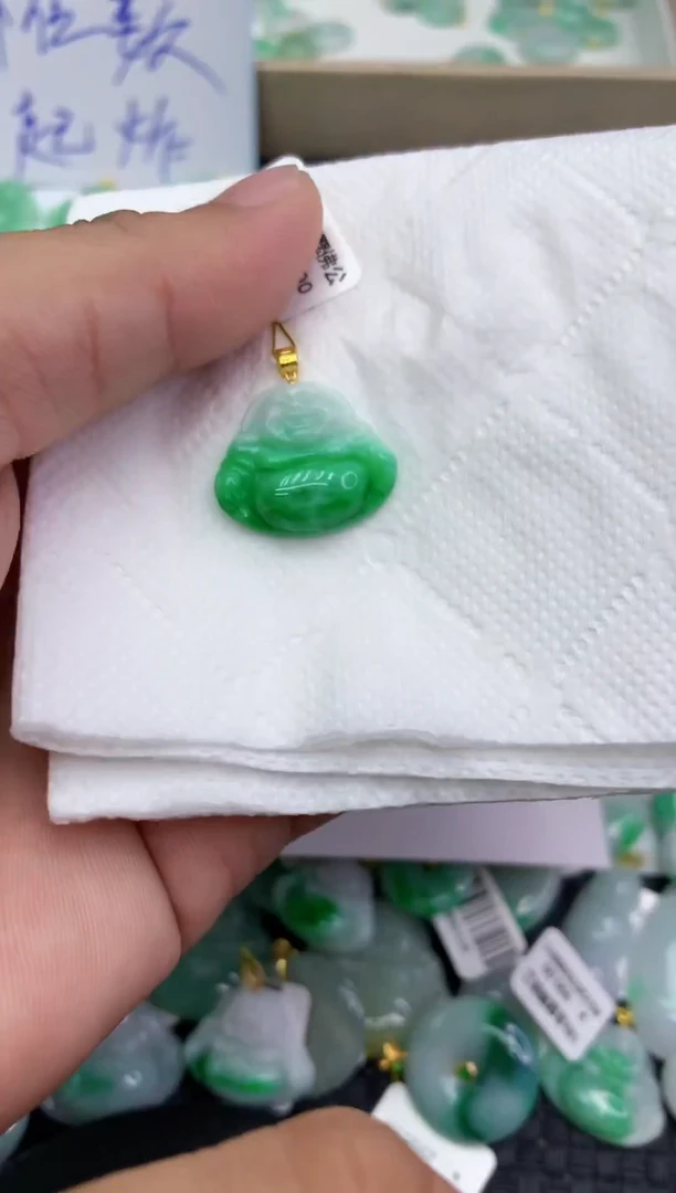 翡翠18K金镶嵌颈饰11111111111