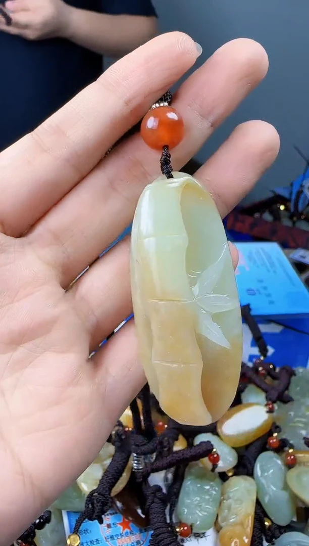 和田玉未镶嵌颈饰1