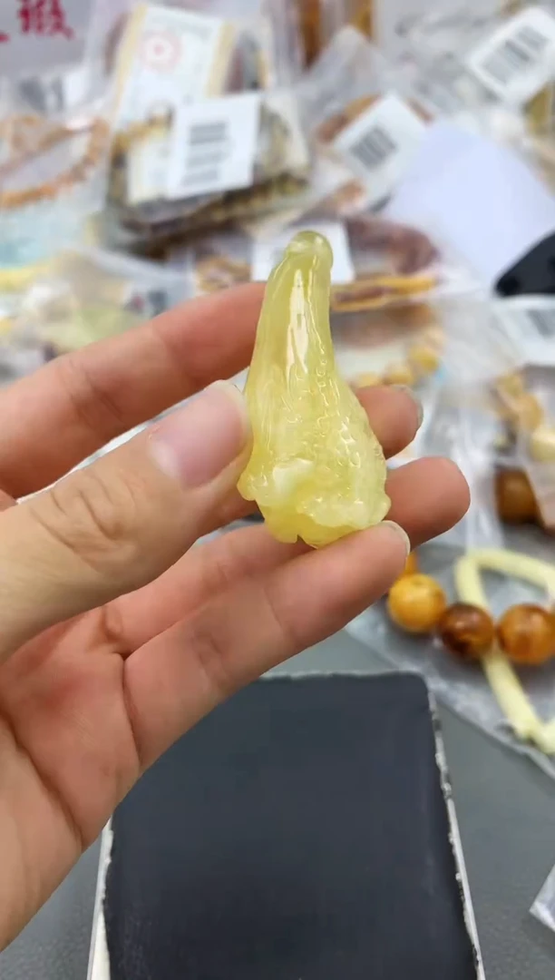 未镶嵌琥珀珠宝奇石122