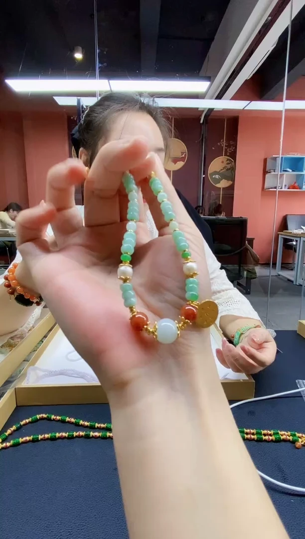 颈饰未镶嵌翡翠手链