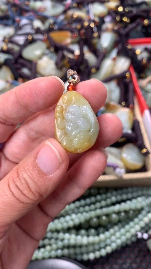 【闪购商品】和田玉颈饰未镶嵌多样性发货没有证书拍一发一有瑕