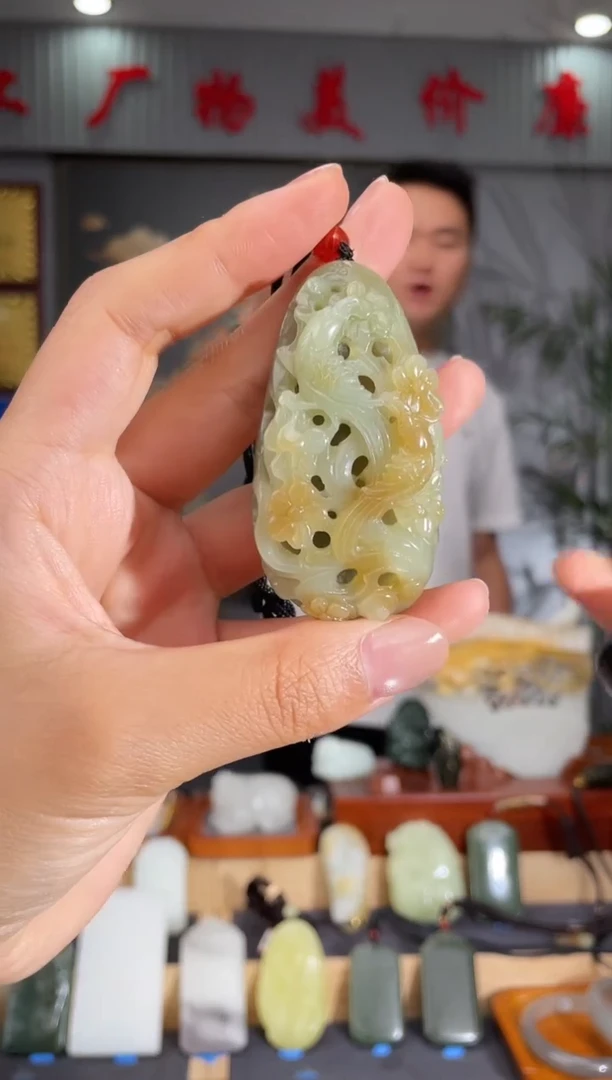 和田玉未镶嵌颈饰1