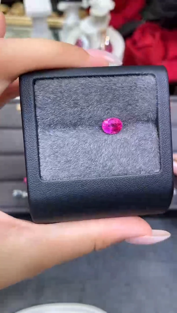 未镶嵌裸石定制尖晶石椭圆 马亨盖尖晶（热粉调） 1.54ct