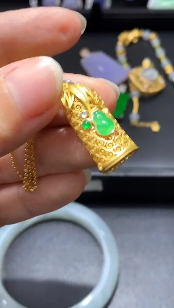 颈饰18K金镶嵌翡翠541-中国好珍宝