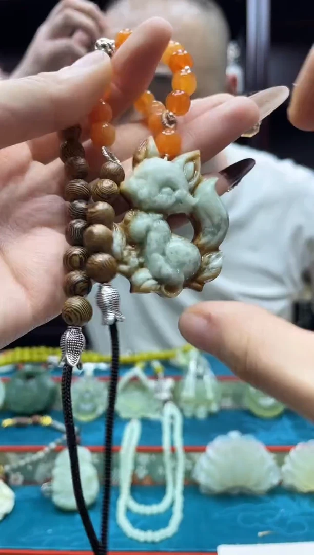 未镶嵌岫玉吊坠·